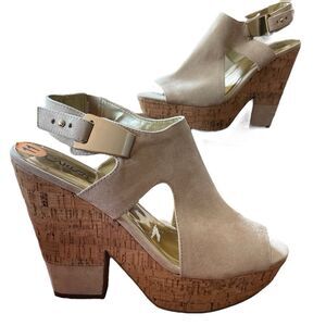 NWOB Carlos by Carlos Santana
Bristol Platform Wedge Sandals Beige Size 11